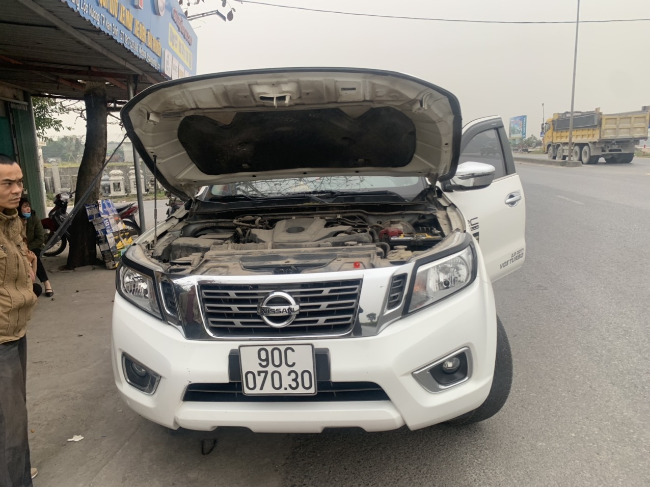 Thay lắp bình ắc quy cho xe bán tải